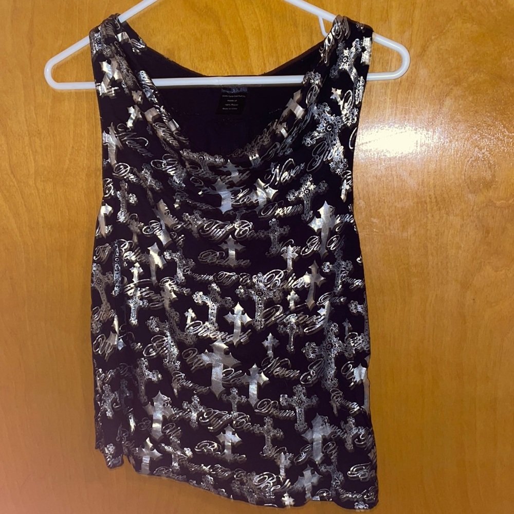 Cute cross pattern top